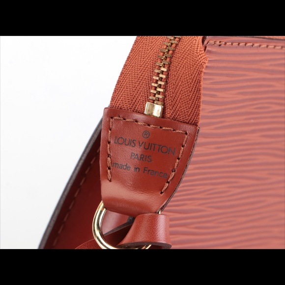 Louis Vuitton Pochette Accessoires Kenyan Fawn Epi Leather with Box and Dust Bag - Picture 5 of 10